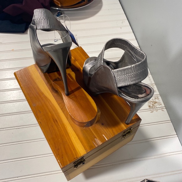 Carlos Santana 5” heels leather open toe - Picture 4 of 12